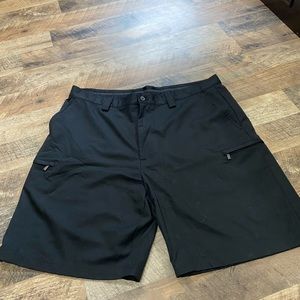 IZOD. Size 38. Mens Black Shorts.